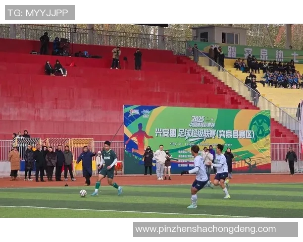 传统足球的魅力与现代竞技的碰撞探索足球文化的传承与创新之路